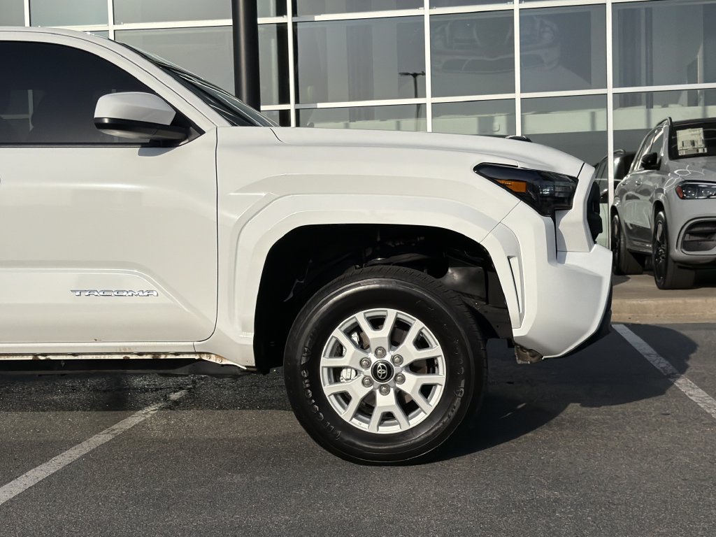 Used 2025 Toyota Tacoma SR5 AWD/4WD image 9