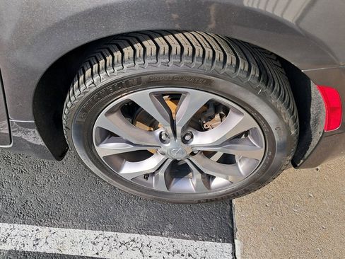 Used 2019 Chrysler Pacifica Limited image 9