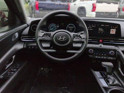 Used 2024 Hyundai Elantra Blue FWD image 15