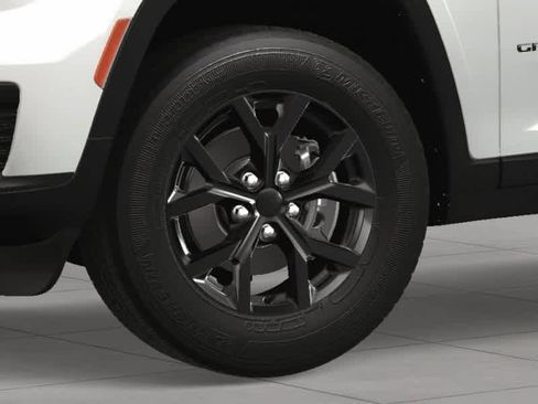 New 2025 Jeep Grand Cherokee L Altitude image 11