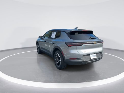 Used 2025 Chevrolet Equinox EV LT w/ Comfort Package image 7