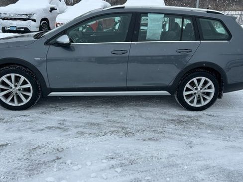 Used 2018 Volkswagen Golf Alltrack image 7