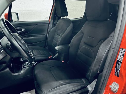 Used 2017 Jeep Renegade Altitude w/ Safety & Security Group FWD image 16