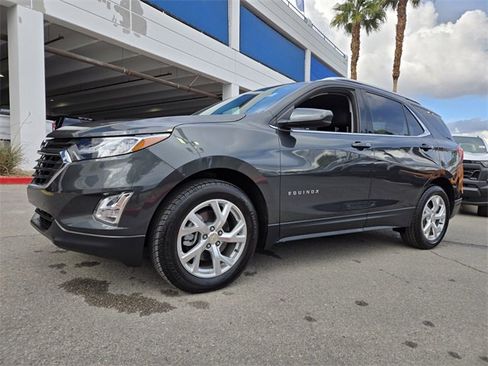 Used 2020 Chevrolet Equinox LT image 2