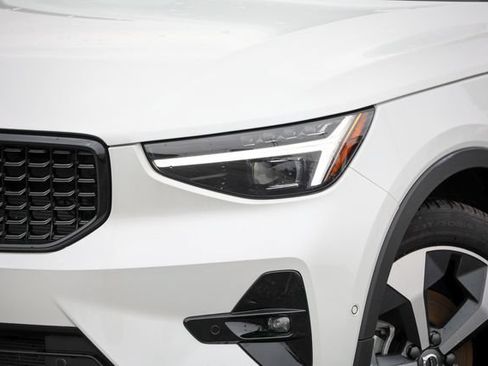 Certified 2026 Volvo XC40 B5 Plus AWD/4WD image 22