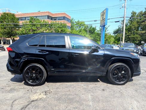 Used 2024 Toyota RAV4 SE image 7