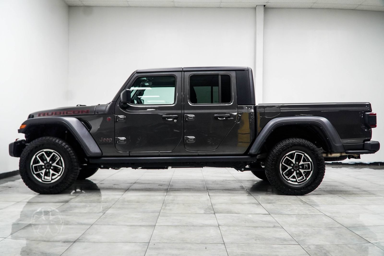 Used 2024 Jeep Gladiator Rubicon w/ Technology Group AWD/4WD image 15