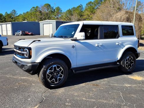 New 2025 Ford Bronco Outer Banks image 3