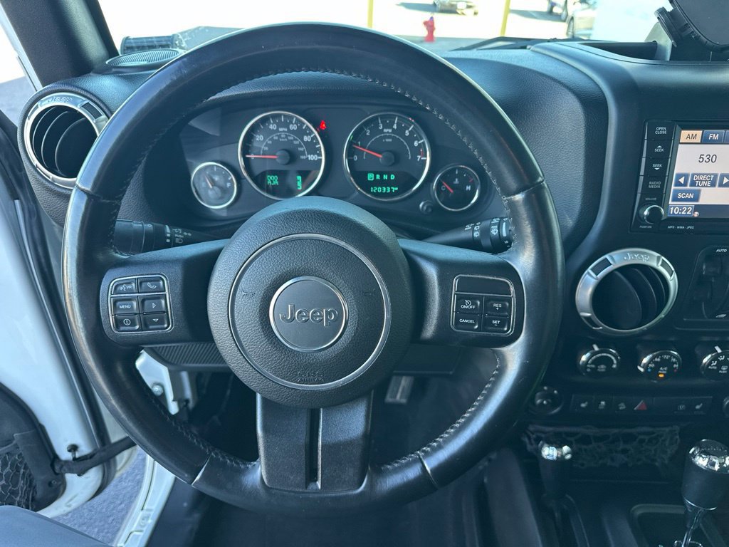 Used 2015 Jeep Wrangler Unlimited Rubicon w/ Connectivity Group AWD/4WD image 14