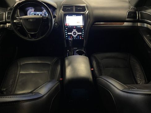 Used 2019 Ford Explorer Platinum image 30
