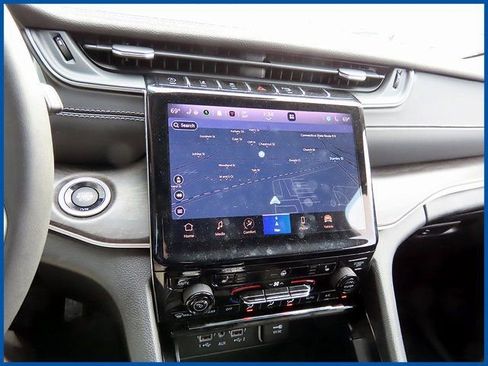 Certified 2023 Jeep Grand Cherokee Limited image 15