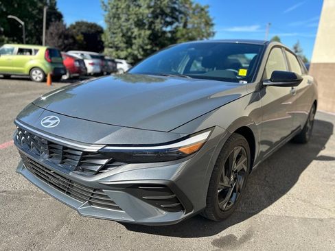 Used 2026 Hyundai Elantra Sport FWD image 13