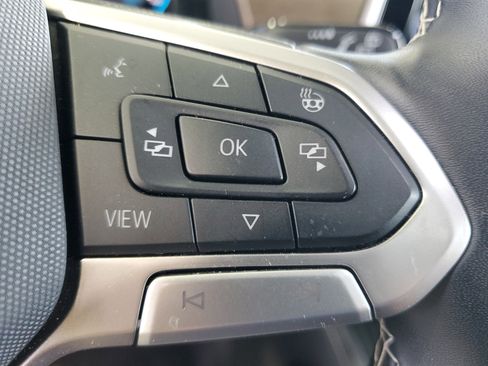 Used 2025 Volkswagen Atlas SE image 24