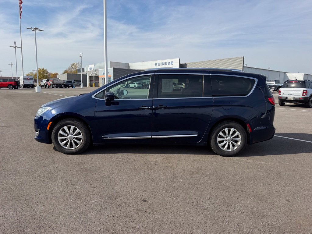 Used 2018 Chrysler Pacifica Touring-L Plus w/ Advanced Safetytec Group FWD image 9