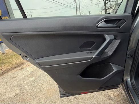 Used 2018 Volkswagen Tiguan SE w/ Panoramic Sunroof Package image 21