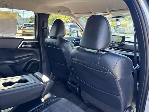 Used 2024 Mitsubishi Outlander SE AWD/4WD image 28