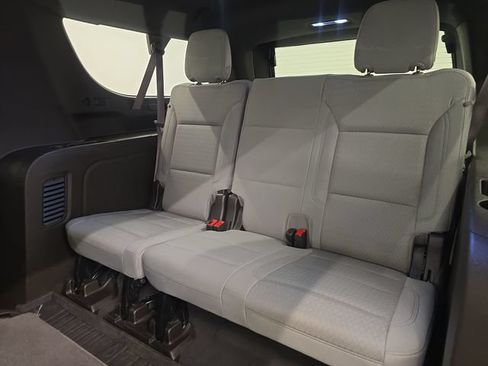 Used 2024 GMC Yukon XL SLE AWD/4WD image 16