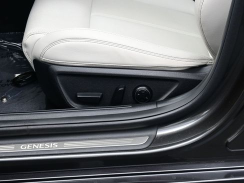 Certified 2024 Genesis G70 2.5T image 11