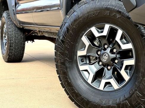 Used 2023 Toyota Tacoma TRD Off-Road image 7