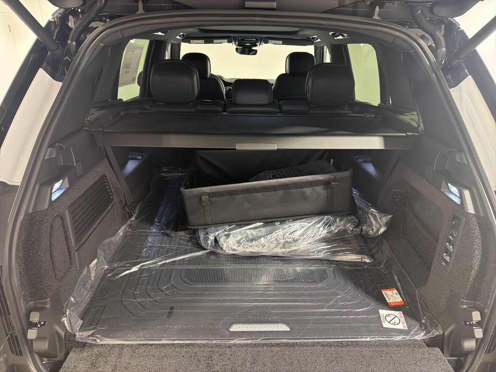 New 2026 Land Rover Range Rover Long Wheelbase SE AWD/4WD image 29