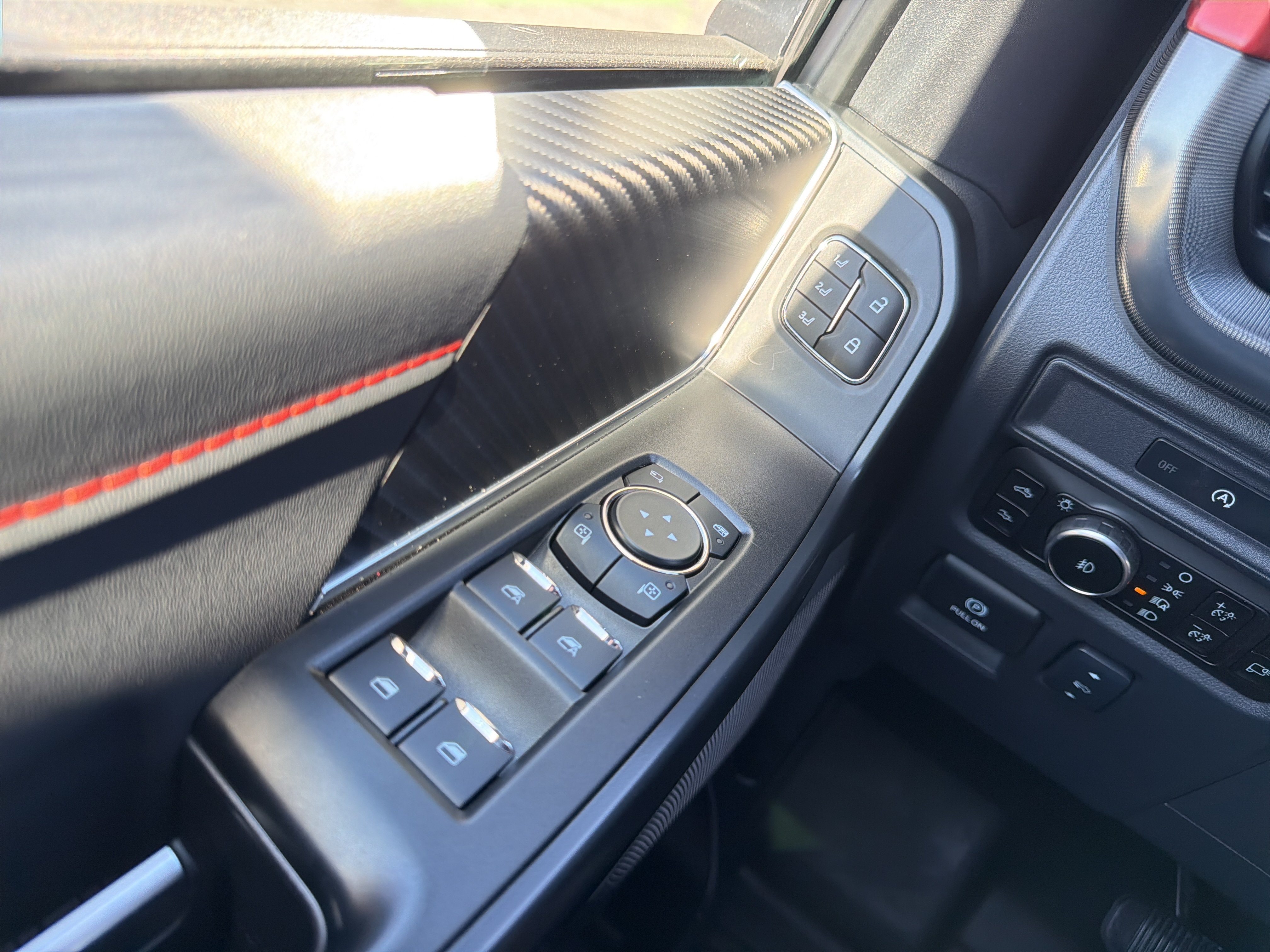 Used 2025 Ford F150 Raptor AWD/4WD image 17