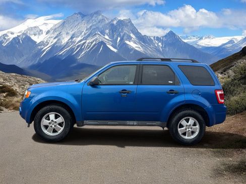 Used 2011 Ford Escape XLT AWD/4WD image 2