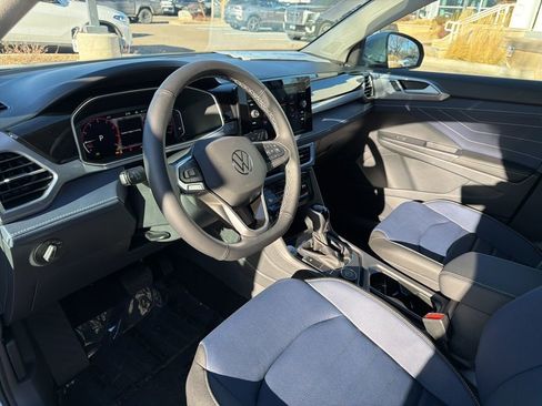 New 2025 Volkswagen Taos SEL image 9