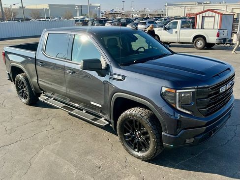Used 2022 GMC Sierra 1500 Elevation w/ LPO, Elevation Black Package image 4
