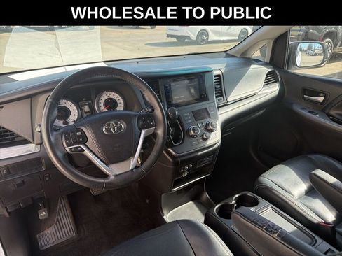 Used 2015 Toyota Sienna SE image 6