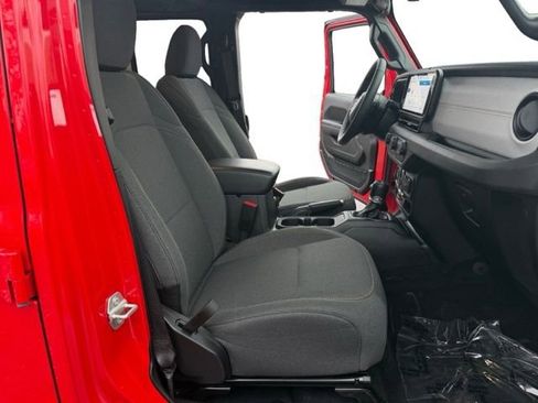 Used 2024 Jeep Wrangler Unlimited image 14