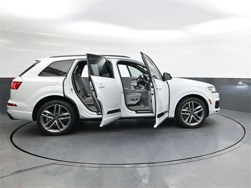Used 2018 Audi Q7 3.0T Prestige image 30