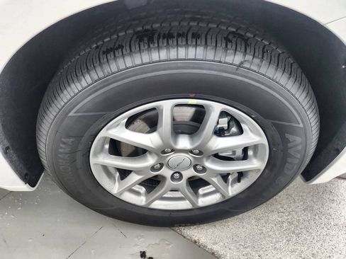 New 2027 Chrysler Pacifica LX FWD image 32