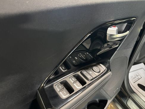 Used 2022 Kia Niro Touring Special Edition FWD image 14