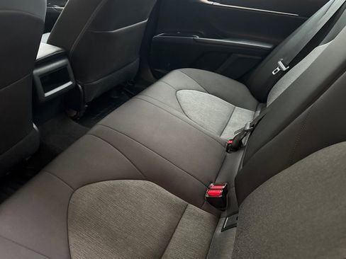 Used 2019 Toyota Camry LE image 9