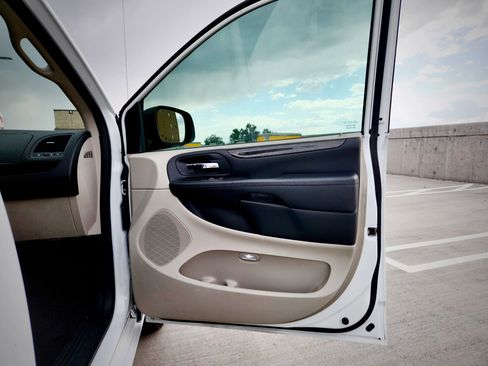 Used 2015 Dodge Grand Caravan SE w/ Quick Order Package 29E SE image 24