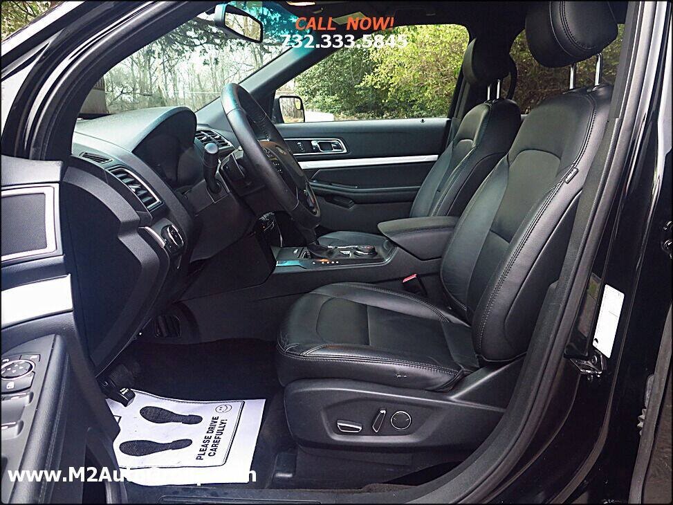 Used 2016 Ford Explorer XLT w/ Equipment Group 202A AWD/4WD image 10