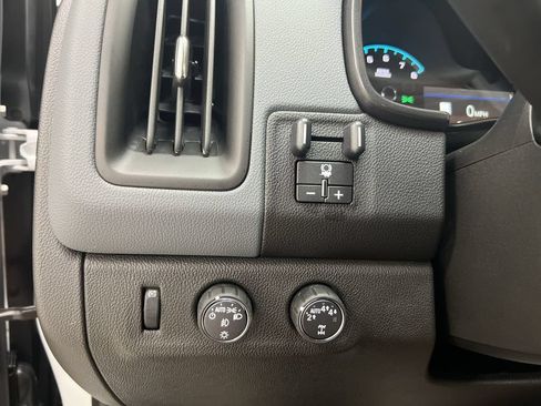 Used 2022 Chevrolet Colorado Z71 AWD/4WD image 18