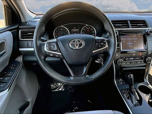 Used 2017 Toyota Camry XSE FWD image 10