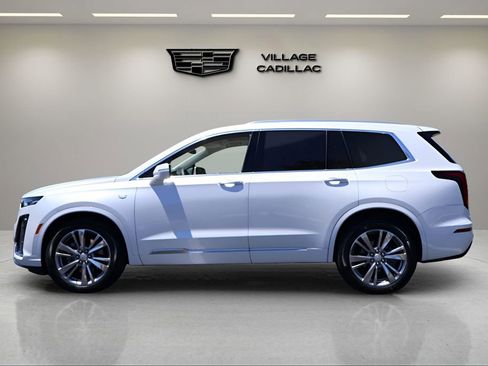 Used 2023 Cadillac XT6 Premium Luxury FWD image 2