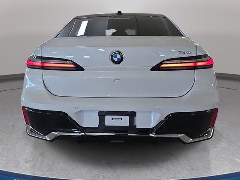 Used 2023 BMW 740i w/ Parking Assistance Package RWD image 8