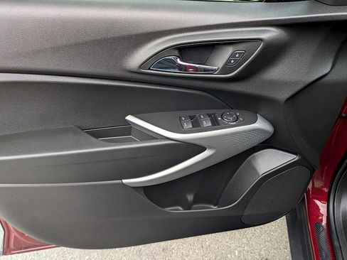 Certified 2025 Chevrolet Trax RS w/ Sunroof Package image 14