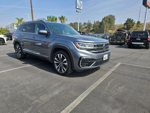 Used 2022 Volkswagen Atlas SEL Premium image 3