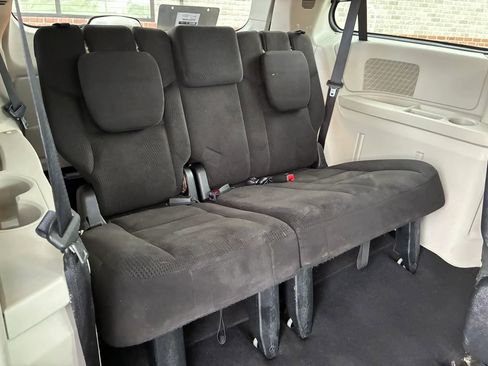 Used 2014 Dodge Grand Caravan SXT FWD image 16