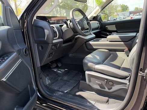 Used 2025 Ford Expedition Max Active AWD/4WD image 9