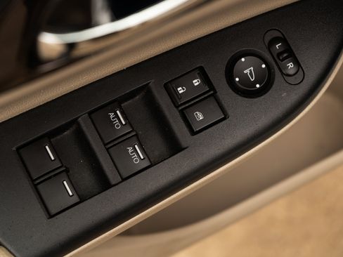 Used 2016 Honda Accord EX-L image 39