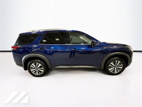 Used 2024 Nissan Pathfinder SL image 4