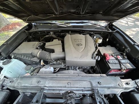Used 2022 Toyota Tacoma SR5 w/ Technology Package RWD image 11
