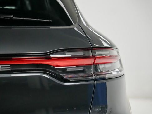 Certified 2021 Porsche Macan S image 12