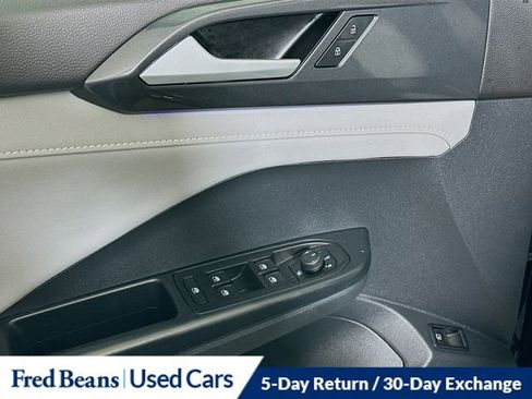 Used 2023 Volkswagen Taos SEL image 19