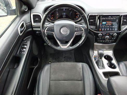 Used 2020 Jeep Grand Cherokee Altitude AWD/4WD image 12